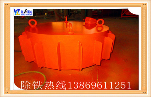 　1.盤式電磁除鐵器rcdb-8技術特點：  　　◆磁路仿真采用計算機設計,磁導率深,磁力強.  　　◆內(nèi)部使用電鑄樹脂,自冷卻完全密封結構,防塵,防雨,耐腐蝕.  　　◆自動卸鐵,便于維修,鼓形鼓結構,此種除鐵器具有自動皮帶校正功能,特制密封外殼,這樣就可以實現(xiàn)長期無故障運行.  　　◆產(chǎn)品配套性好,整流器設備齊全,具有手動和集中控制功能,滿足各種場合的要求.  　　◆可有效吸收混合在非磁性材料中的0.1-35公斤鐵磁材料.  　　2.盤式電磁除鐵器rcdb-8的工作原理  　　?RCDB系列干式電磁除鐵器(也稱為PDC系列盤,RCDY系列)是一種用于去除除鐵裝置中的非磁性材料的粉末或塊的類型.其內(nèi)部使用電鑄樹脂,自冷卻完全密封結構.具有較大的滲透深度,強吸力,防塵,防雨,腐蝕等特點,在極惡劣的環(huán)境下仍能可靠運行.主要性能指標達到或高于JB / T7689-95標準,該產(chǎn)品可以與非磁性材料混合,去除0.1-25公斤的鐵磁材料.進入鐵體.在工作過程中,鐵體自動將吸附在鐵帶上的鐵磁材料拋出到除鐵器外的鐵箱中,不需要手動關機,實現(xiàn)除鐵自動化.在鋼鐵廠,水泥廠渣和鐵保護輥壓機,立磨,破碎機等重要設備.
