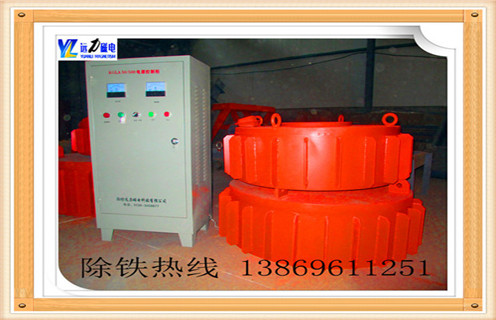       盤式電磁除鐵器的工作原理,濰坊遠(yuǎn)力磁電是一家集科研開發(fā),工程設(shè)計(jì),生產(chǎn)安裝,調(diào)試服務(wù)于一體的專業(yè)設(shè)備制造公司. 　　1.盤式電磁除鐵器的主要結(jié)構(gòu)  　　該機(jī)主要由電磁線圈,磁芯,磁極填料,接線盒等組成.  　　2.盤式電磁除鐵器的工作原理  　　當(dāng)在強(qiáng)磁場(chǎng)的磁場(chǎng)下通過(guò)直流勵(lì)磁線圈的材料將在鐵磁材料中混合時(shí),繼續(xù)吸起來(lái),從而達(dá)到鐵的目的.  　　RCDB系列干式電磁除鐵器(也稱為PDC系列盤,RCDY系列)是一種用于去除除鐵裝置中的非磁性材料的粉末或塊的類型.其內(nèi)部使用電鑄樹脂,自冷卻完全密封結(jié)構(gòu).具有較大的滲透深度,強(qiáng)吸力,防塵,防雨,腐蝕等特點(diǎn),在極惡劣的環(huán)境下仍能可靠運(yùn)行.