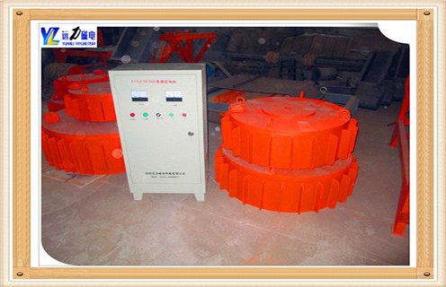 　1.電磁漿料除鐵器技術(shù)特點(diǎn)：  　　◆磁路仿真采用計(jì)算機(jī)設(shè)計(jì),磁導(dǎo)率深,磁力強(qiáng).  　　◆內(nèi)部使用電鑄樹脂,自冷卻完全密封結(jié)構(gòu),防塵,防雨,耐腐蝕.  　　◆自動(dòng)卸鐵,便于維修,鼓形鼓結(jié)構(gòu),此種除鐵器具有自動(dòng)皮帶校正功能,特制密封外殼,這樣就可以實(shí)現(xiàn)長期無故障運(yùn)行.  　　◆產(chǎn)品配套性好,整流器設(shè)備齊全,具有手動(dòng)和集中控制功能,滿足各種場(chǎng)合的要求.  　　◆可有效吸收混合在非磁性材料中的0.1-35公斤鐵磁材料.